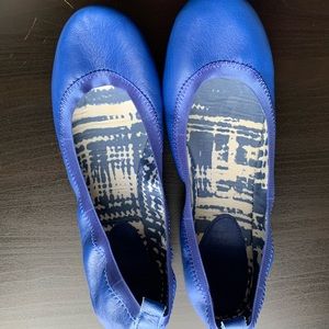 Kenneth Cole reaction flats. Mint condition